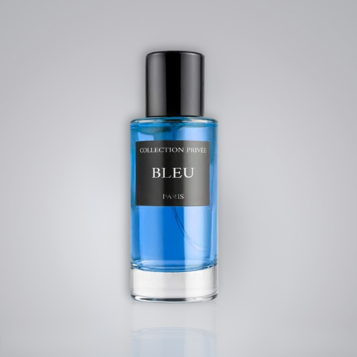 Flacon de parfum Bleu sur un fond uni blanc/gris.