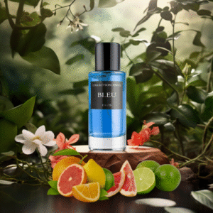 Flacon de parfum Bleu dans un décors de feuilles vertes, entouré de fleurs et d'agrumes