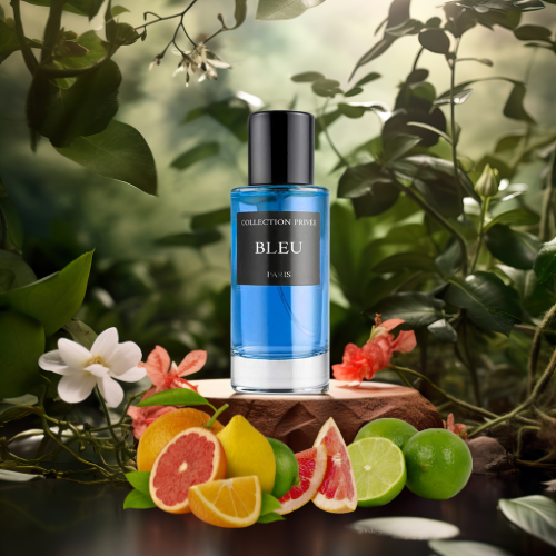 Flacon de parfum Bleu dans un décors de feuilles vertes, entouré de fleurs et d'agrumes