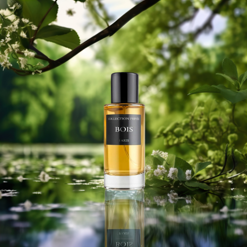 Flacon de parfum Bois dans un décors naturel avec des feuilles, des fleurs et de l'eau